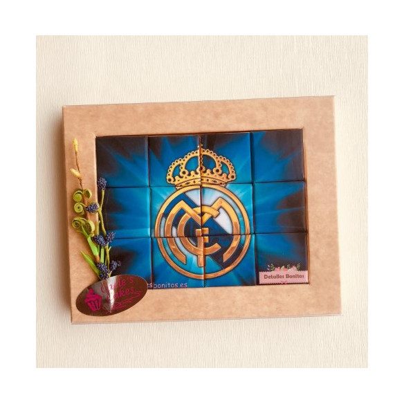 Puzzle de chocolate del escudo del Real Madrid.